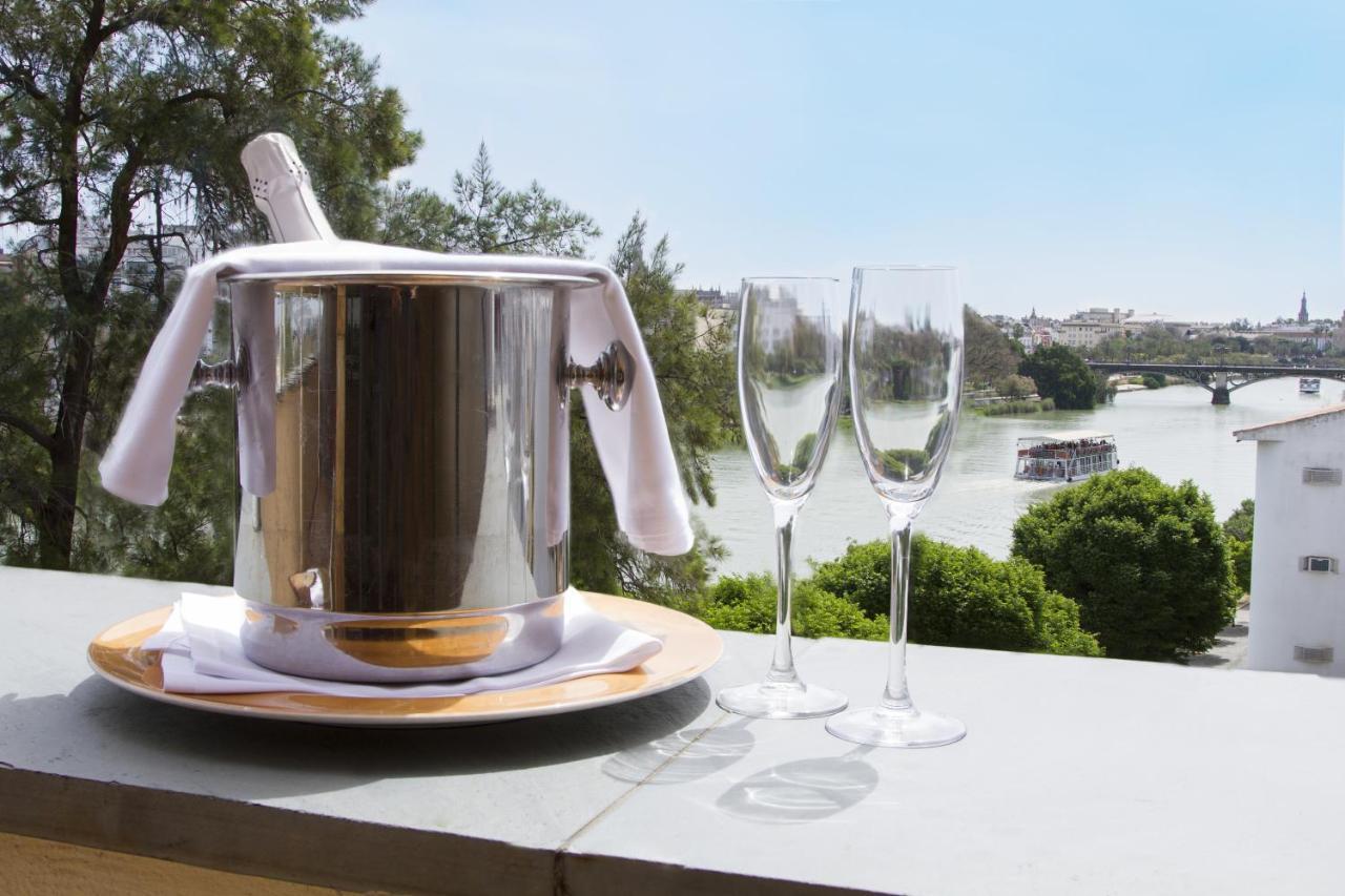 Ribera de Triana Hotel Sevilla Bagian luar foto