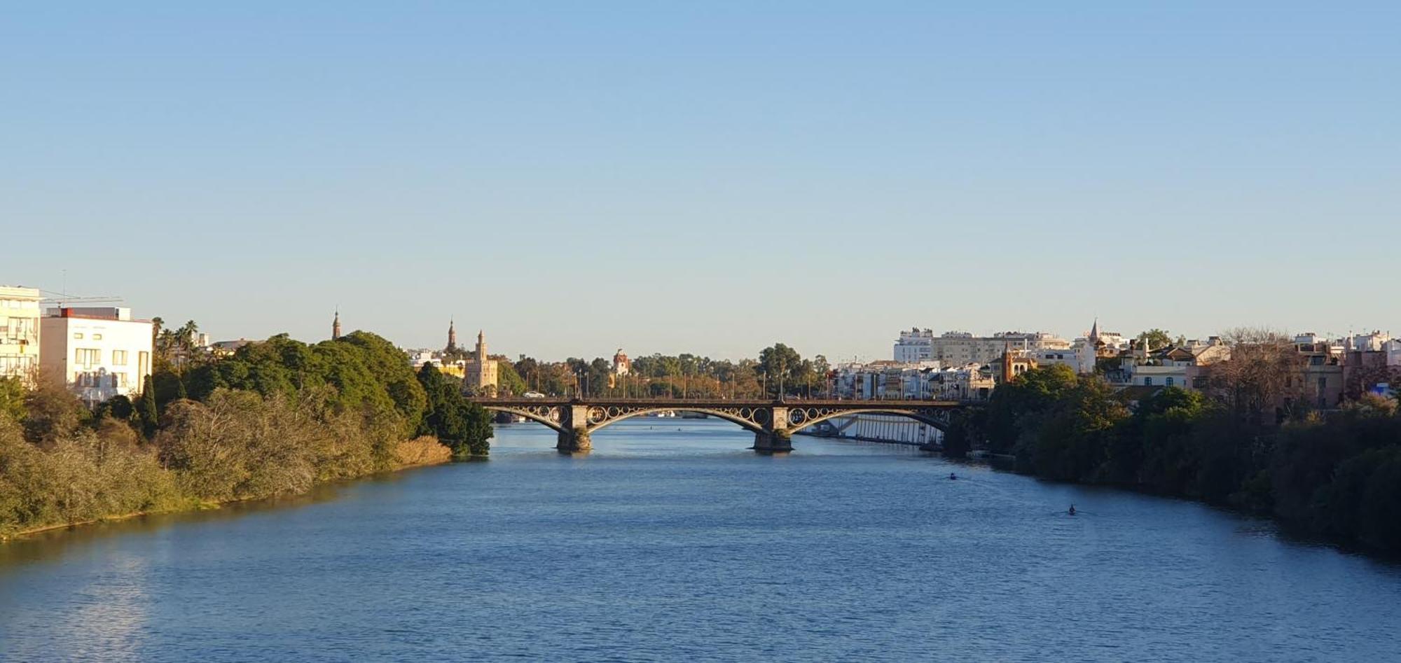 Ribera de Triana Hotel Sevilla Bagian luar foto